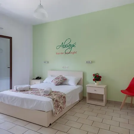 Byron 2* Argostolion