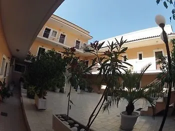 Byron Aparthotel 2*