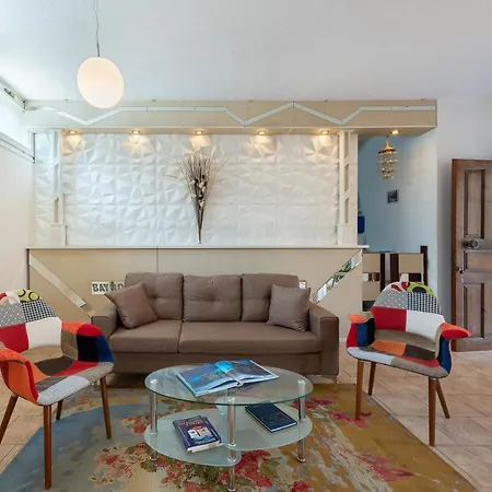 Byron アルゴストリオン