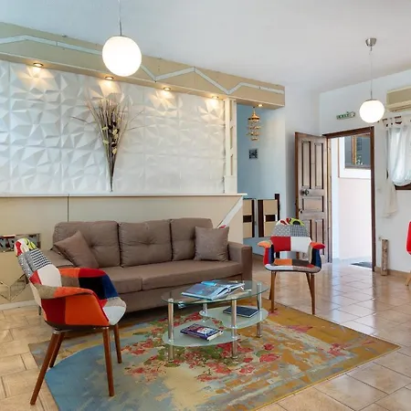 Byron Aparthotel 2*