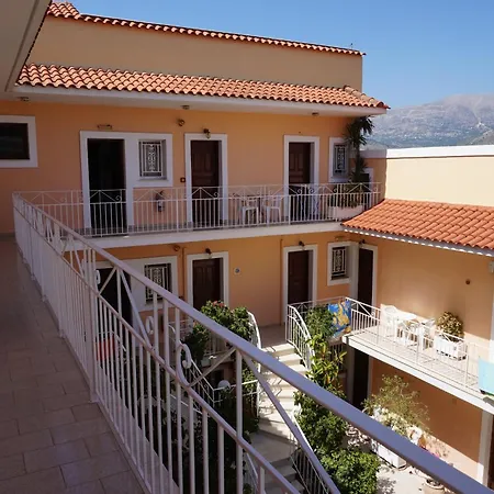 Byron 2* Argostoli (Kefalonia)