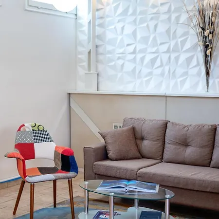 Byron Aparthotel 2*